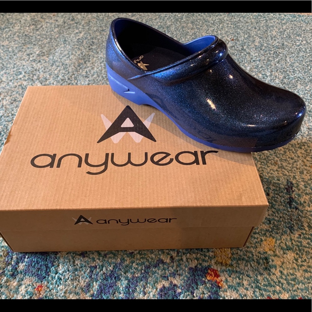 Brand New Navy Pearlized Anywear Clogs Sz 9